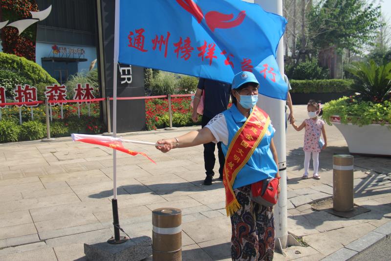 <strong>插入污污污射了网站</strong>